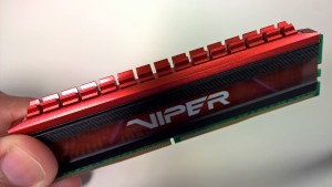 Patriot Viper 4 DDR4 2400MHz ingle DIMM close up