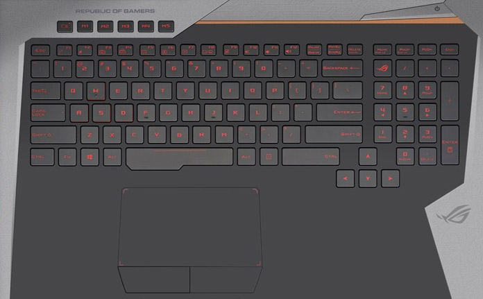 The full-sized keyboard on the G752VS