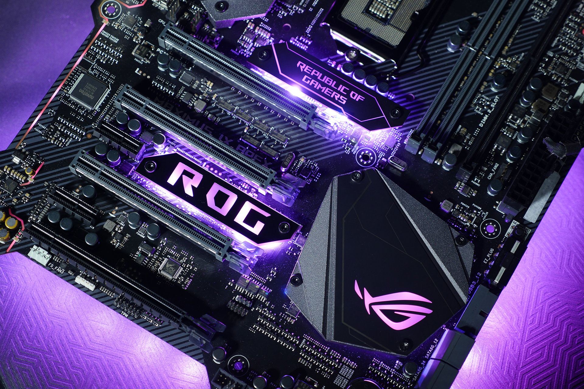 ROG MAXIMUS IX APEX -nameplate1