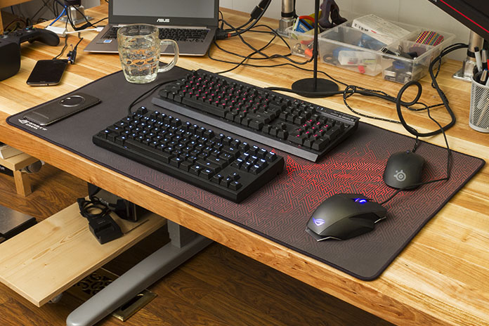 The Extra Large Rog Sheath Gaming Mat Made Me Rethink My Mouse Pad Edge Up