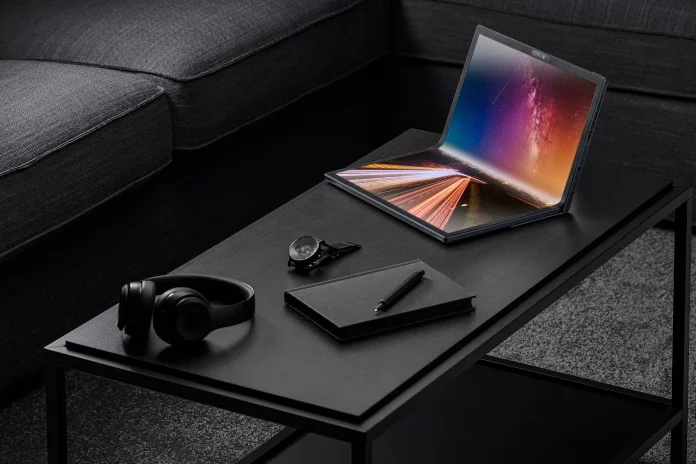 ASUS Zenbook 17 Fold OLED : l'écran pliable s'invite sur PC portable