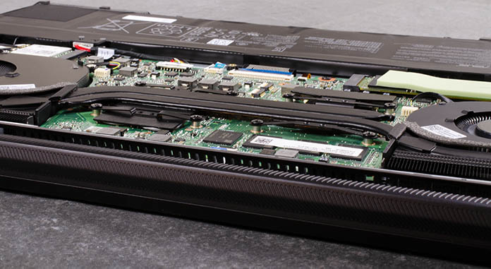 Heatpipes connecting to dual-fan array.