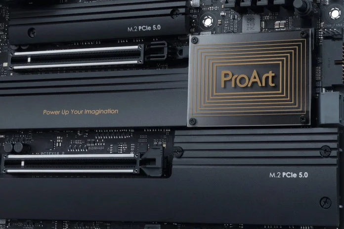 Chipset heatsink and PCIe 5.0 slots on ProArt X670E-Creator WiFi motherboard