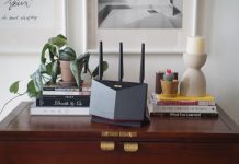 ASUS extendable router on a table with other living room decorations