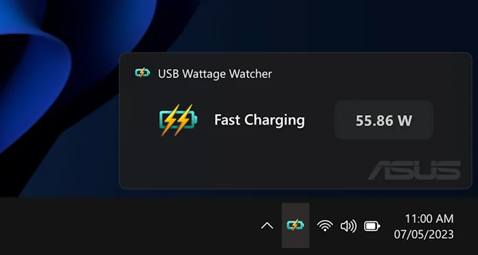 A screenshot of USB Wattage Watcher showing the notification at the Windows 11 systems tray that shows current charging wattage and fast charging status