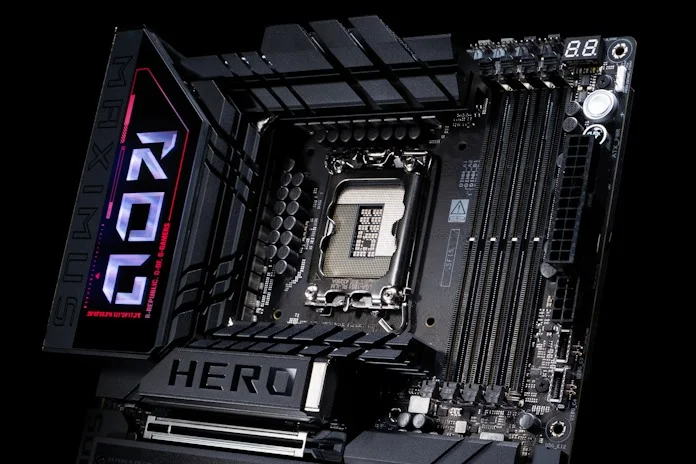 A view of the DRAM slots and CPU socket of the ROG Maximus Z890 Hero motherboard