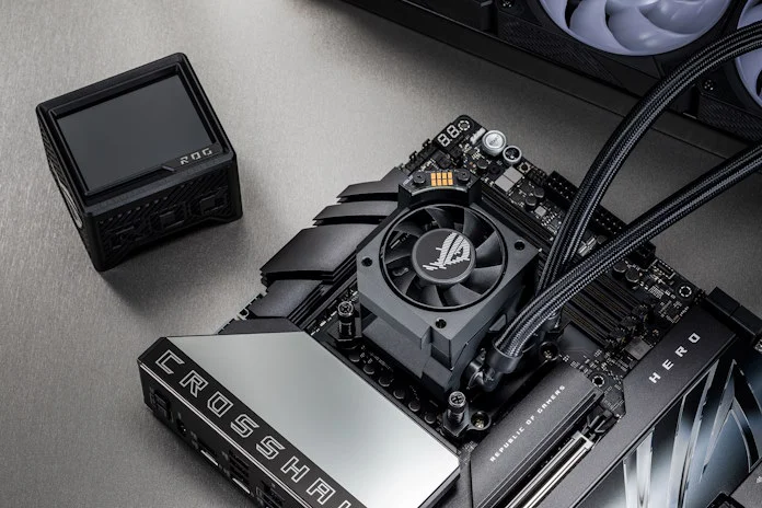 A motherboard and the ROG Ryujin III Water Block 