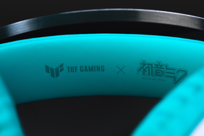 Under the headband of the gamins headset