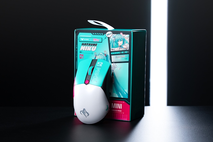 A view of the TUF Gaming Mini Wireless Mouse Hatsune MIku Edition with its box