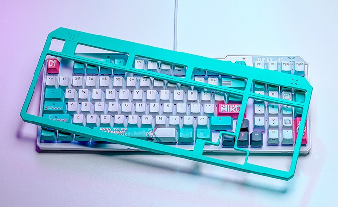 The keyboard with the detachable top plate removed and resting on top of the board 