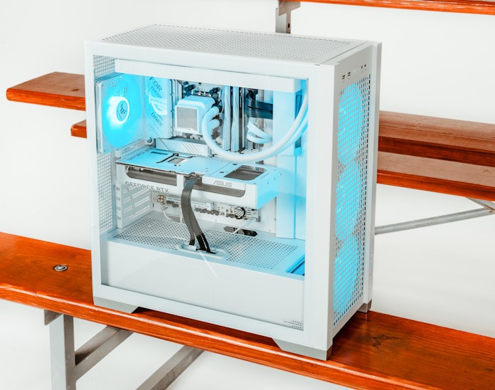 A completed PC featuring the ASUS A31 chassis