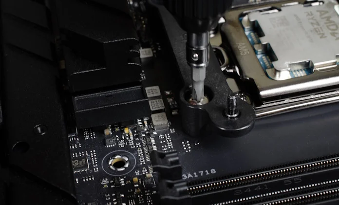 Screwing in the replacement mounting brackets for the ROG Ryujin III 360 Extreme ARGB 